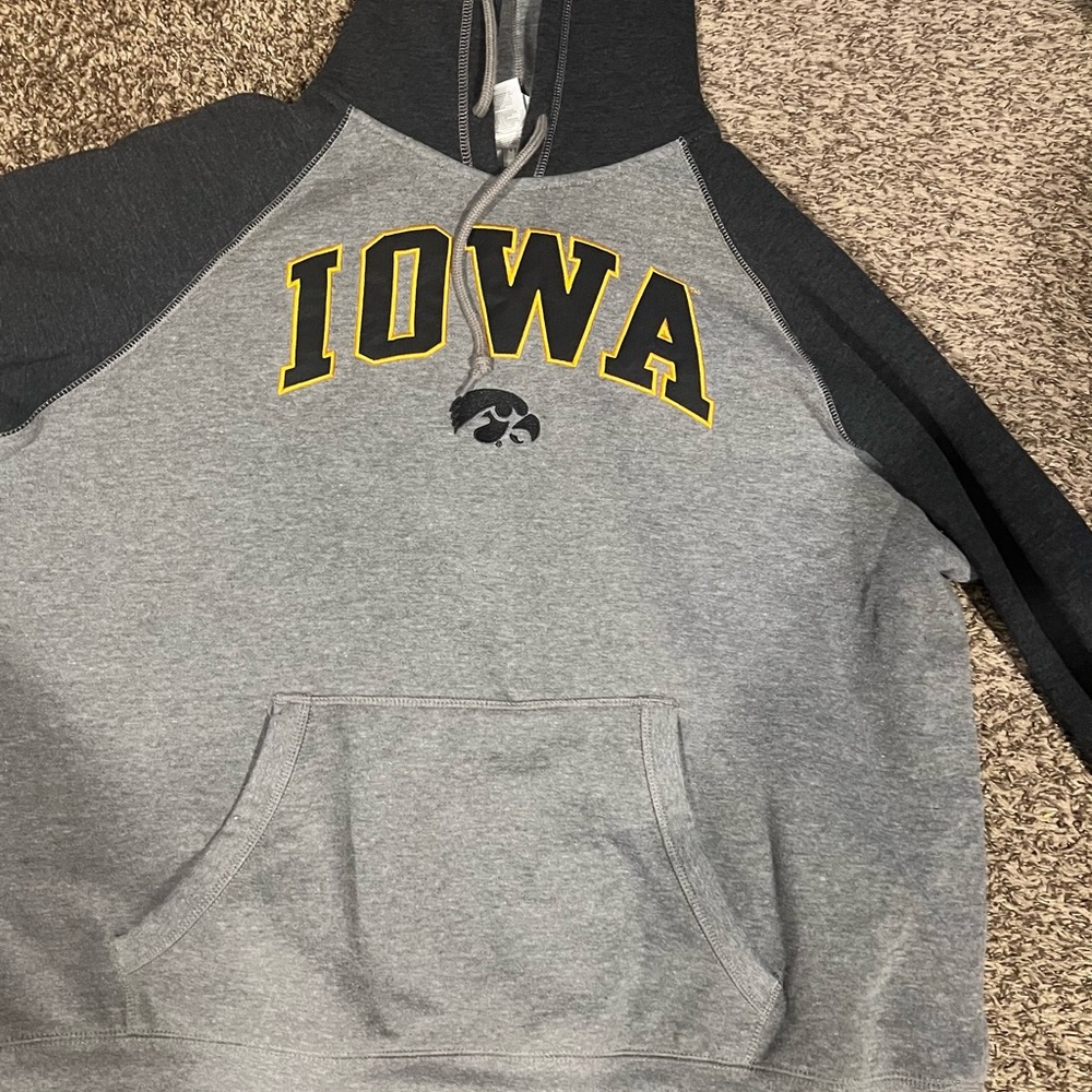 Men’s 2XL Hawkeyes Champion Hoodie